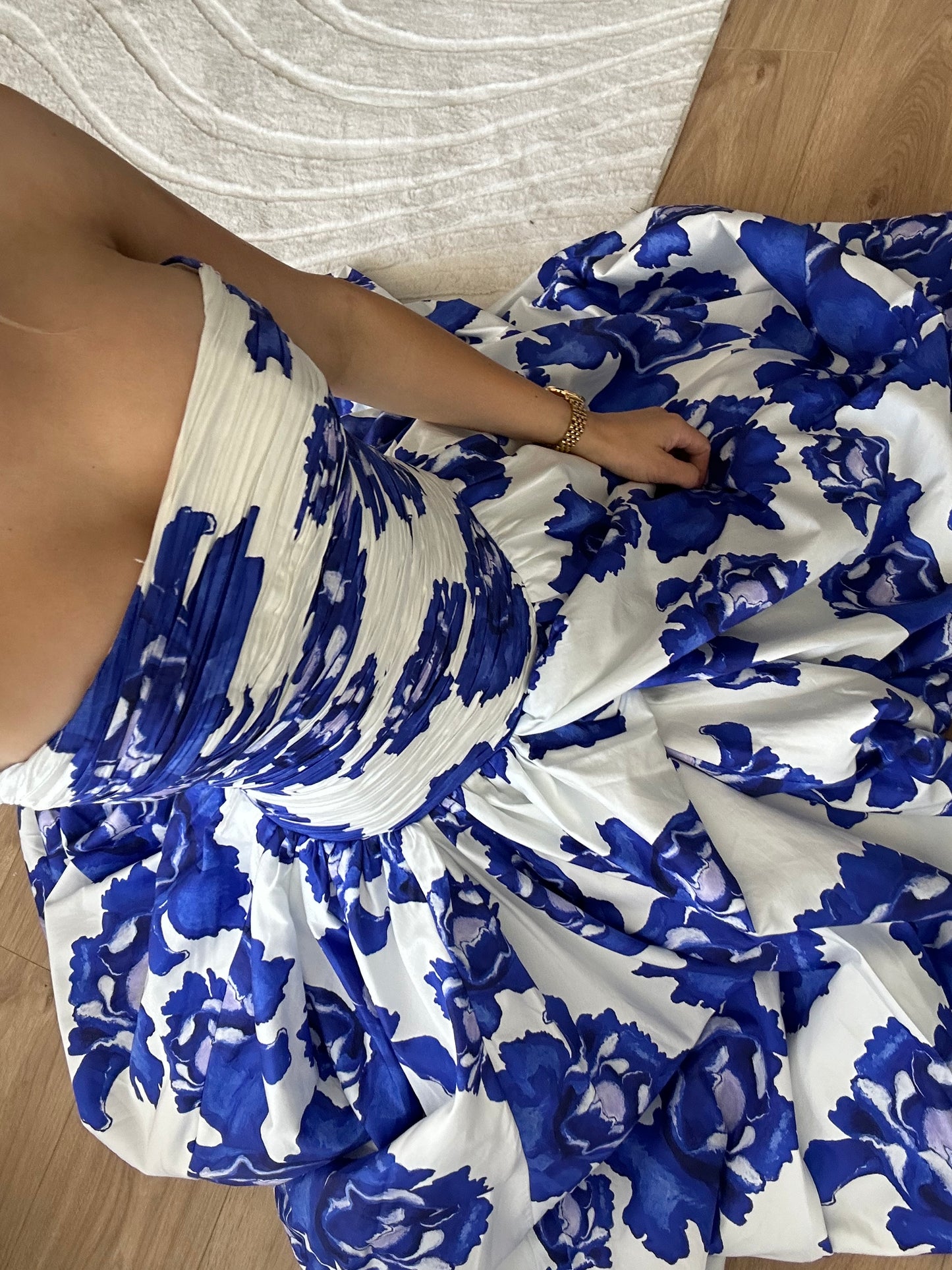Aje ‘Behold’ Maxi in Cobalt